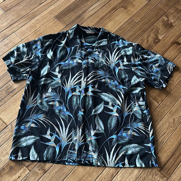 Other - Men’s Paradise‎ Collection XXL Hawaiian print floral 100% washable silk ￼button